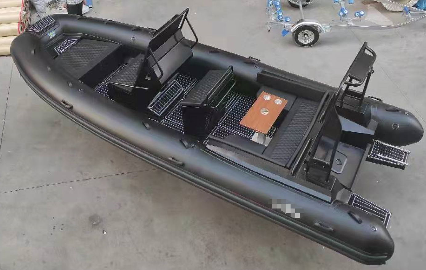 モーターの取り付け角度を調整してもRIBボートが頻繁に回転する場合は、以下の原因が考えられます。